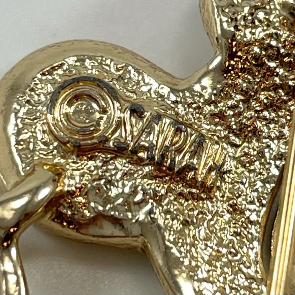 1970’s SARAH COVENTRY MOUSE BROOCH Pin Squeaky Gold Tone Dangle Charm Vintage